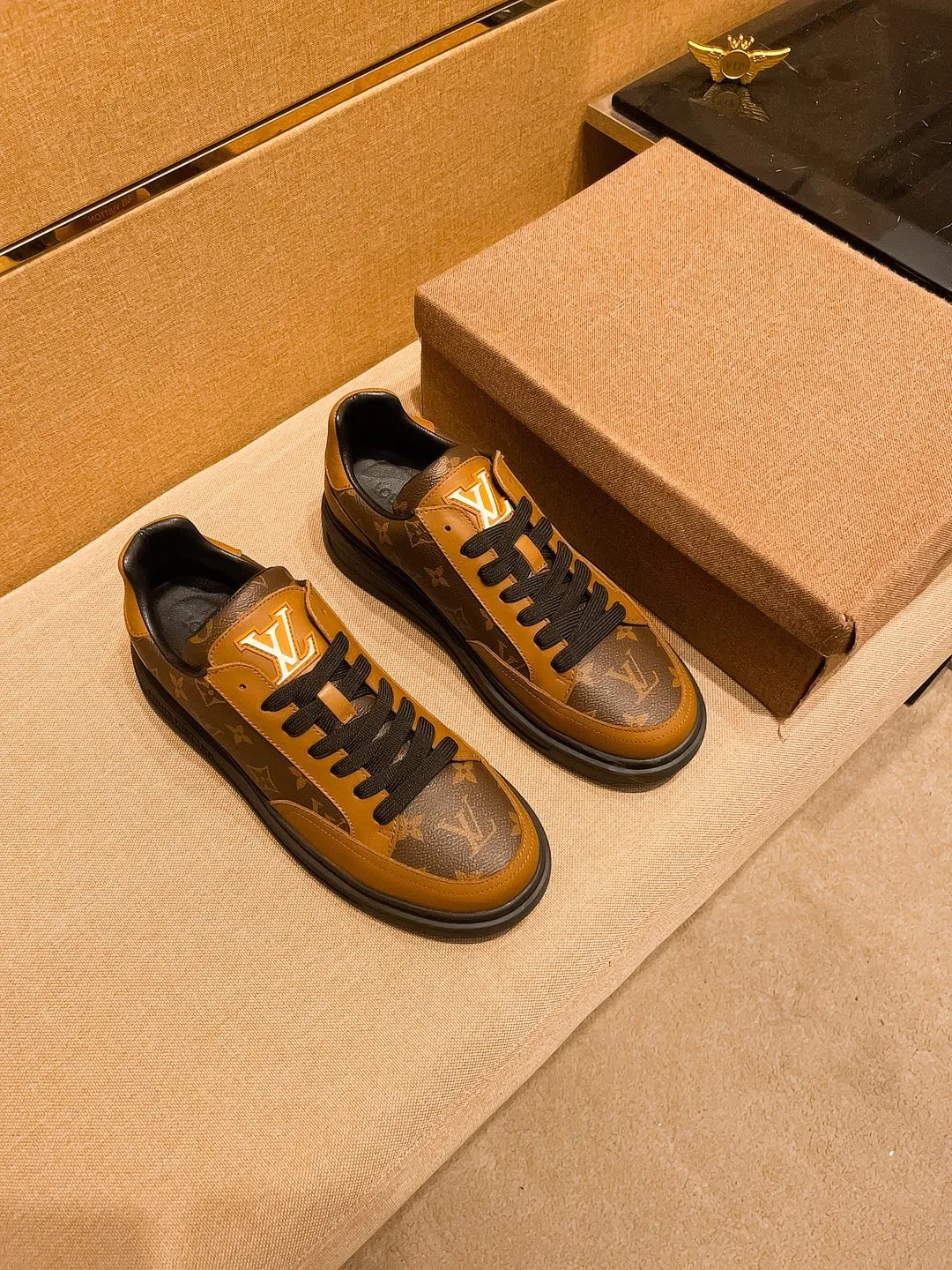 Men's shoes 💰 400💰【 LV 】🔥 Louis Vuitton, high-end men's shoes brand, official website 1:1 latest masterpiece: the upper is made of first-layer cowhide imported from Italy with a comfortable and breathable lining➕original non-slip and wear-resistant outsole🔥, making walking more convenient and comfortable! An exclusive new model, a stunning work, a beautiful 1:1 replica [color] compared to the official quality! Create a fashionable personality to set off your uniqueness! A must-have for trendy men! Classic 🔥Size: 38-44 Color: 🔥 3⃣️colors available🔥.